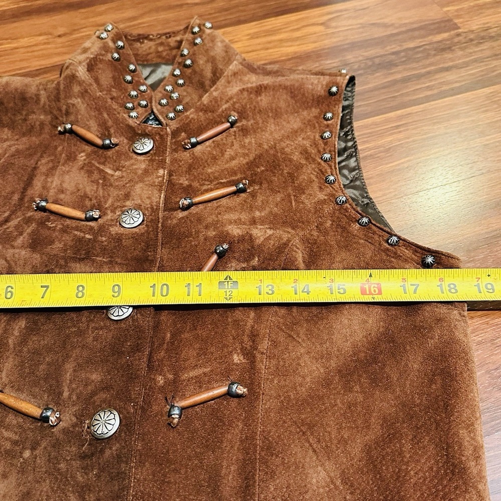 Vintage Arella Leather Gilet Sued Studded Beige Womens Wooden Accents Sz Small - Picture 9 of 9